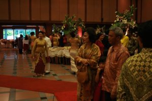 Bonyok+adek gue di kawinan orang