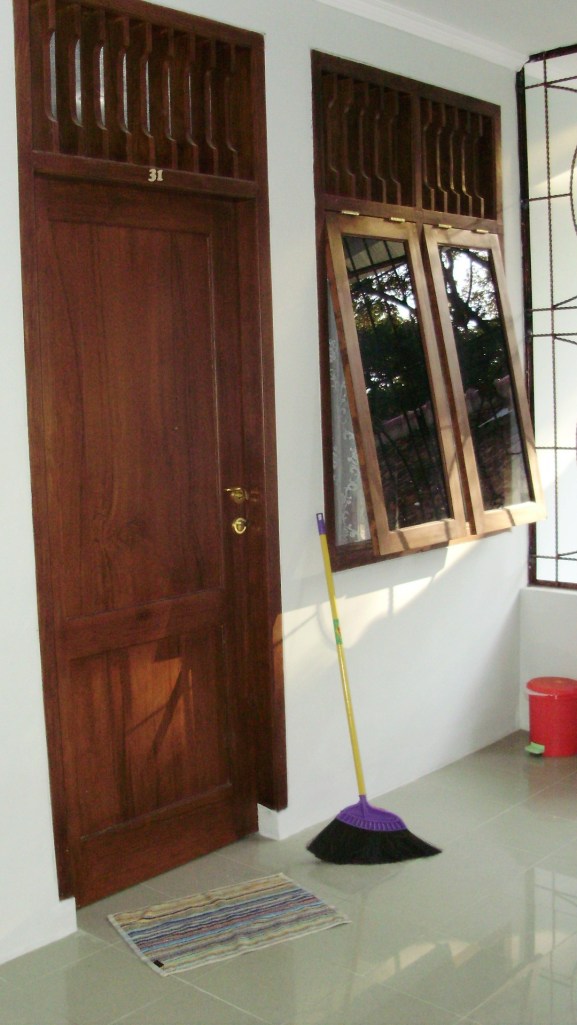 pintu dari lebih dekat