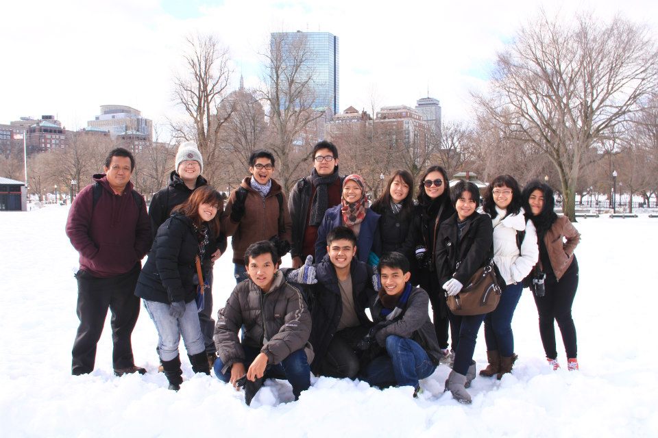 di suatu taman di Boston, pada hari pertama kita jalan-jalan keliling naik bus