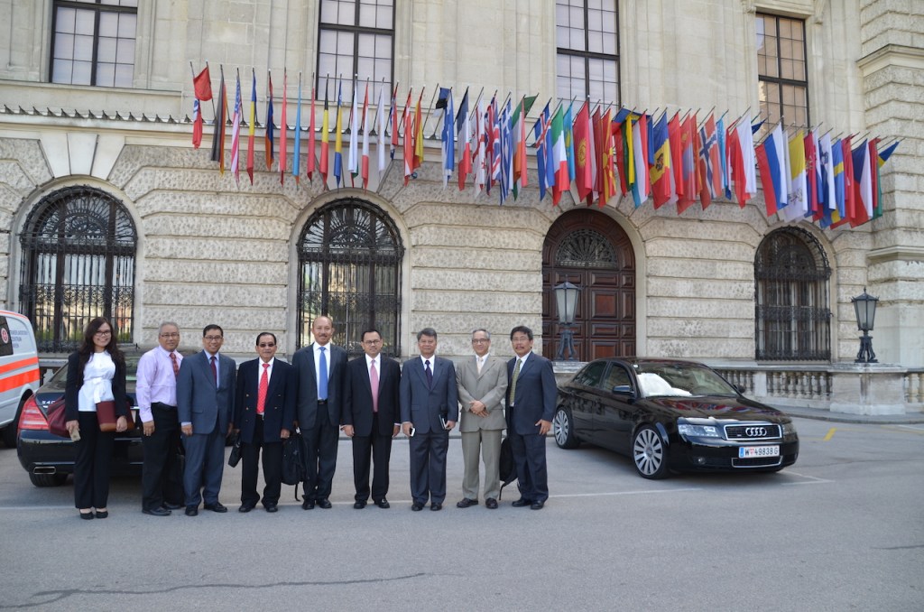 With the minister (Menteri ESDM), DG of Oil and Gas (Dirjen Migas), commisioner of Pertamina (Tanri Abeng)